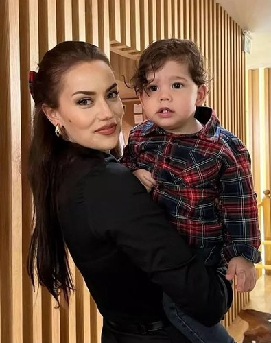 Fahriye Evcen yaptığı paylaşıma "Çok aşığım" notunu düştü! - Resim : 1