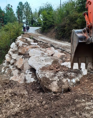 Düzce'de heyelan bölgelerinde çalışmalar devam ediyor - Resim : 2