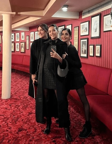 O fotoğraf sosyal medyanın gündemine düştü! Aybüke Pusat hamile mi? - Resim : 1