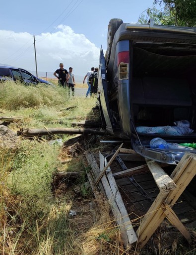 Van'da feci kaza! Kamyonet şarampole yuvarlandı: 1'ii ağır çok sayıda yaralı var! - Resim : 2