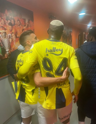 Sinirler gerildi! Fenerbahçe'de Tadic- Talisca gerginliği! Tadic'i zor tuttular - Resim : 1