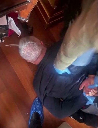 Şahinler suç örgütünün yöneticisi yatak odasındaki saklandığı gizli bölmede yakalandı! - Resim : 1
