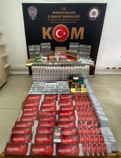 Burdur’da kaçak sigara operasyonu: Bin 565 paket ele geçirildi - Resim : 1