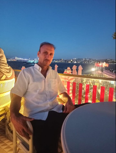 Arkadaşını sırtından bıçaklayarak öldürdü! Sonra cesedin fotoğrafını çekti - Resim : 1