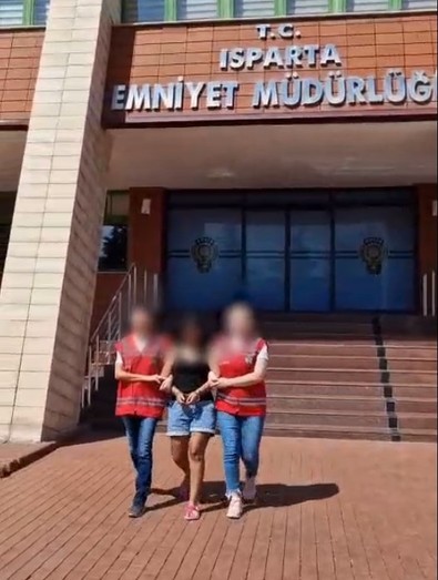 Hırsızlık suçundan aranan kadın, Isparta'da yakalandı! - Resim : 1