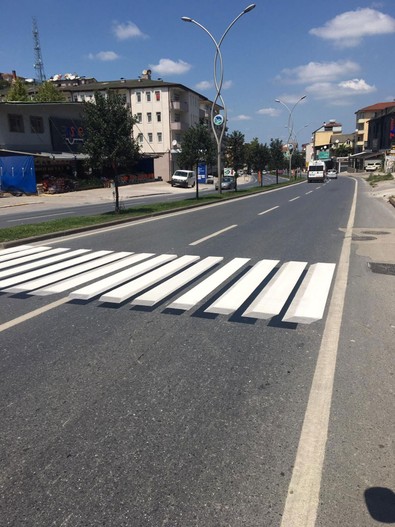 Trafikte 3 boyutlu yaya geçidi dönemi - Resim : 1