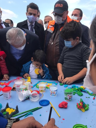 Binali Yıldırım'dan, depremzedeler için kurulan çadır kente ziyaret! - Resim : 1