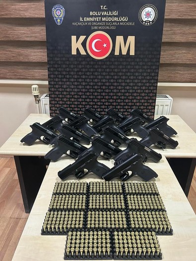 Yolcu otobüsünde 18 ruhsatsız tabanca 550 mermi ele geçirildi! 3 kardeş gözaltına alındı - Resim : 1