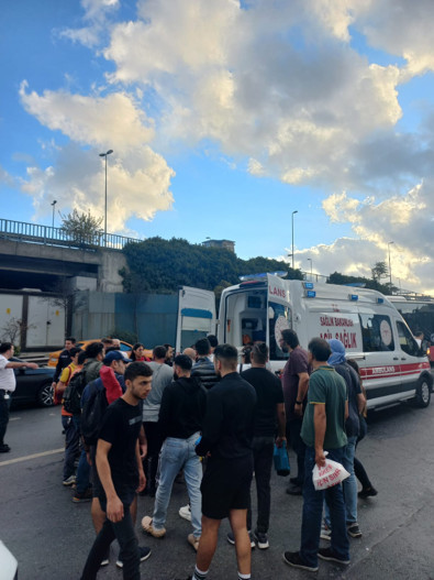 İstanbul'un göbeğinde korkutan kaza! İETT otobüsü ve motosiklet çarpıştı - Resim : 1