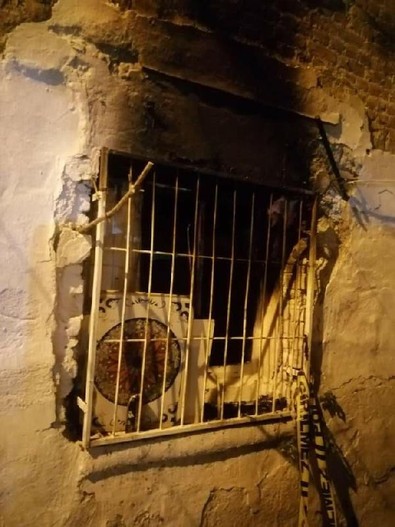 İzmir'de metruk evde yangın: 1 ölü - Resim : 2