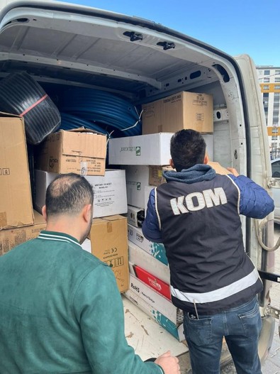 Siirt'te çok sayıda gümrük kaçağı sigara ele geçirildi! 1 kişi gözaltına alındı - Resim : 1