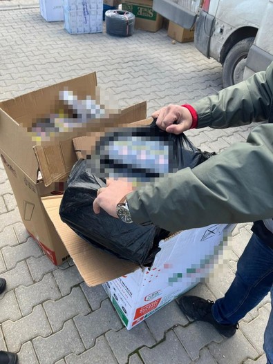 Siirt'te çok sayıda gümrük kaçağı sigara ele geçirildi! 1 kişi gözaltına alındı - Resim : 2