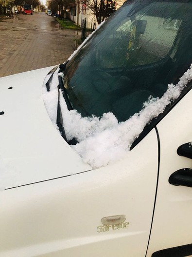 Edirne'de etkili olan sağanak yağmur ve dolu yağışı günlük hayatı olumsuz etkiledi - Resim : 1