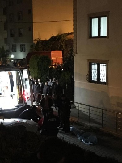 Pendik'te 22 yaşındaki genç 9.kattan atlayarak intihar etti! Telefonunda yüklü olan "Mavi Balina" adlı oyun dikkat çekti - Resim : 1