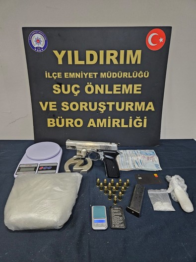 Kimi zaman çiçekçi kimi zaman tezgahtar oldular ama uyuşturucu tacirlerini yakaladılar! - Resim : 1