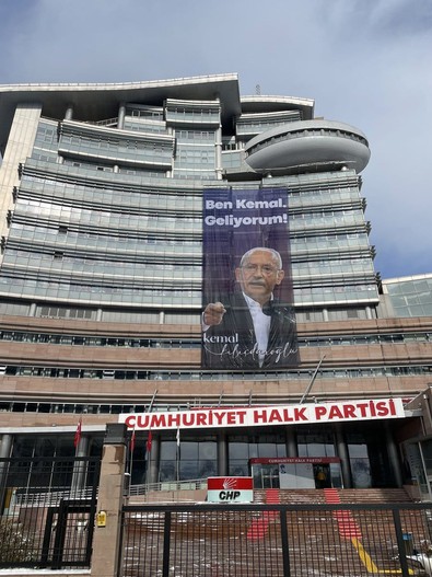 Özgür Özel, bak Hacı Yakışıklı seni savunuyormuş - Resim : 1
