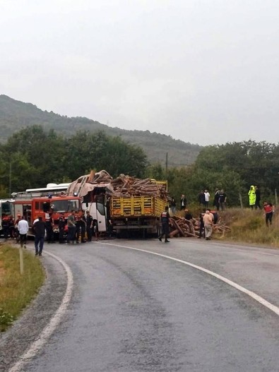 Zonguldak'ta katliam gibi kaza: Yolcu otobüsü kamyonla çarpıştı! Ölü ve yaralılar var - Resim : 1