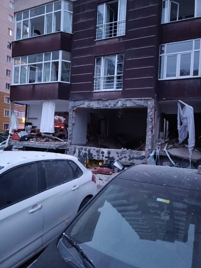 İstanbul'da 14 katlı binada patlama: Ölü ve yaralılar var! - Resim : 1