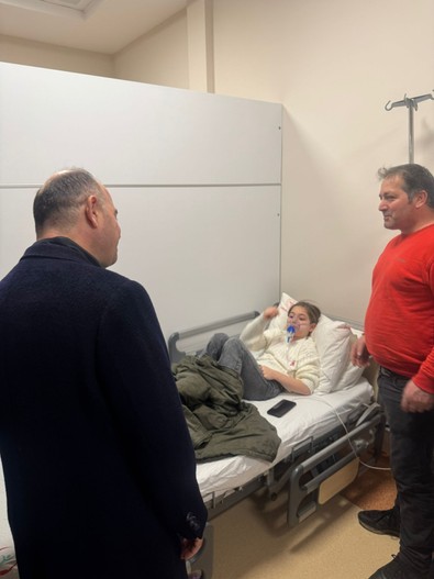 Olimpik yüzme havuzunda fenalaşan 54'ü çocuk 60 kişi baygınlık geçirdi! - Resim : 1