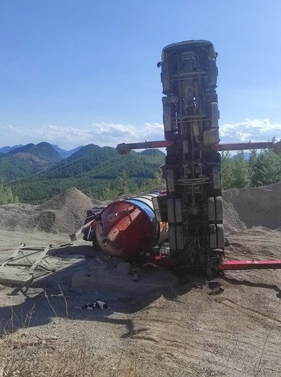 Devrilen vinçten kaçmak isterken hayatını kaybetti - Resim : 1