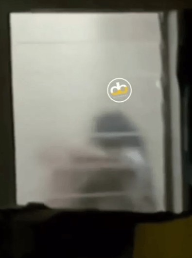 Üniversitenin yurdunda skandal! Odada cinsel ilişkiye girdiler, camdaki yansımayı gören komşu o anları kayıt altına aldı - Resim : 1