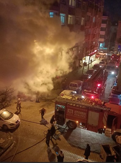 Haznedar'da metruk bir binada çıkan yangın korkuttu! - Resim : 1