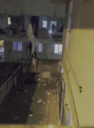 Ümraniye'de 4 katlı binada patlama; hasar oluşan bina tahliye edildi! - Resim : 1