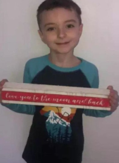154 kiloluk üvey anne oğlunun üzerine oturdu! 10 yaşındaki çocuk korkunç şekilde hayatını kaybetti! - Resim : 1