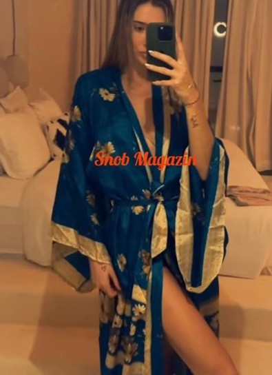 Şeyma Subaşı'ndan yatak odası pozu! Çiçek desenli bornozu dikkat çekti - Resim : 1