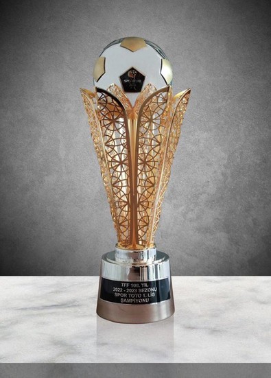 Süper Lig'de şampiyonluk kupası yeniden tasarlandı! TFF yeni kupayı tanıttı - Resim : 1