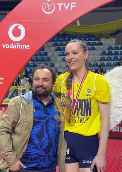 Fenerbahçe'nin efsane kaptanı ünlü oyuncuyu tanıyamadı! O anlar sosyal medyanın diline düştü - Resim : 2