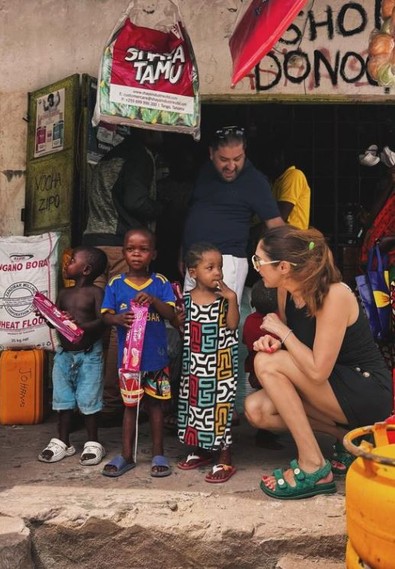 Bikinili fotoğrafıyla Afrika'yı sallayan Zuhal Topal'ın Afrika'da yaptığı bir şey ortaya çıktı. Duyanların kalbi ısındı - Resim : 1