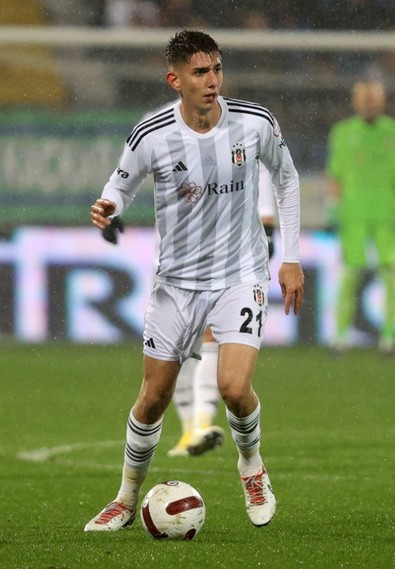 Beşiktaş’ın yıldız ismine Avusturya devi talip oldu! 19 yaşındaki genç yıldız takımdan ayrılabilir - Resim : 1