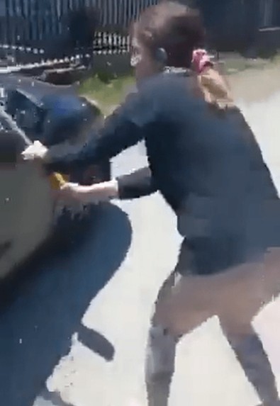 Genç kızın erkek arkadaşından aldığı intikamı gören erkekler, asla o gencin yaptığı hataya düşmeyecek. İntikamı çok ama çok acı oldu - Resim : 1