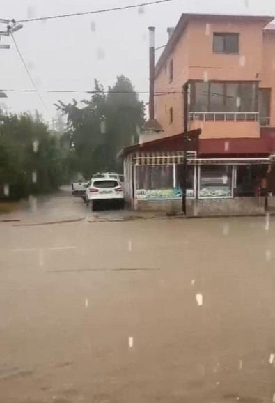 Mersin'de Aydınlar ve Sarıkaya yaylalarında bugün bir anda etkili oldu. Çiftçilere kötü haber verildi - Resim : 1