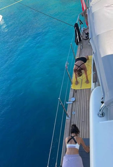 Teknede amuda kalktı! O anları sosyal medyada paylaştı - Resim : 1