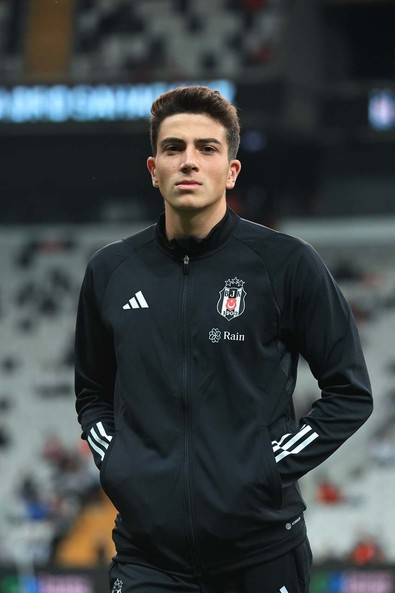 Samet Aybaba ipleri eline aldı! Beşiktaş, iç transferde harekete geçti! 4 futbolcuyla sözleşme uzatıldı! İşte o isimler - Resim : 4
