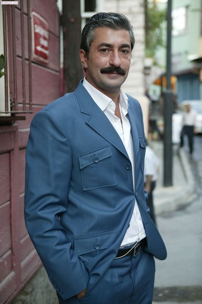 Sana Söz'ün Ömer'i Erkan Petekkaya kimdir, kaç yaşında, nereli? Erkan Petekkaya hangi dizilerde oynadı? - Resim : 2