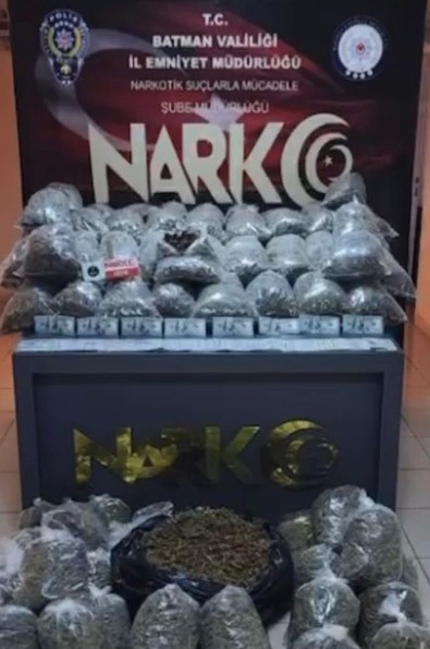 Batman’da takibe alınan araçlarda yapılan aramalarda 93 kilo esrar ele geçirildi - Resim : 2