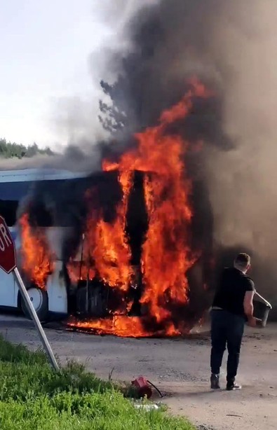 Yolcu otobüsü alev alev yandı - Resim : 1