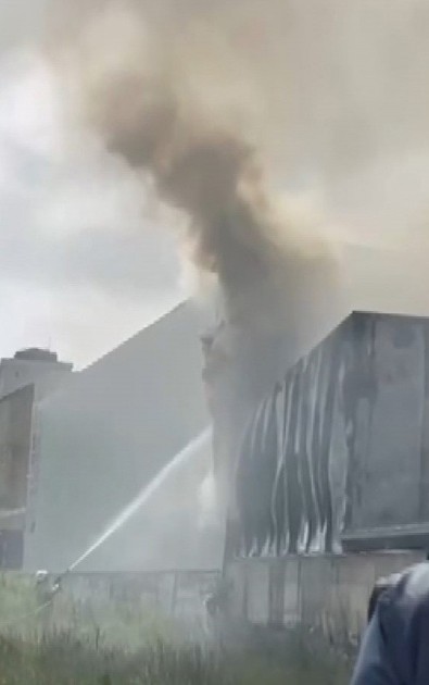 Ataşehir'de mobilya atölyesinde yangın! 1 kişi yaralandı - Resim : 1