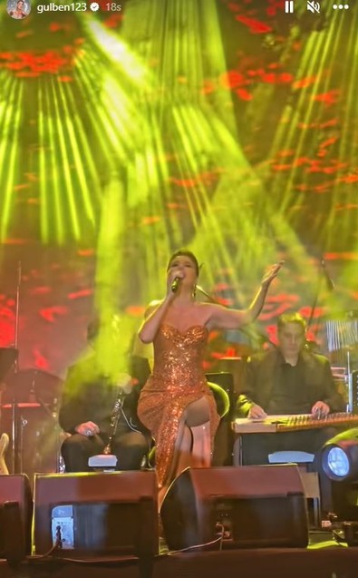 Gülben Ergen’den bomba poz! Yırtmaçlı elbisesi olay yarattı - Resim : 1