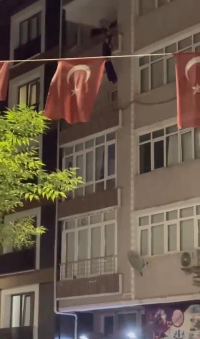 Güngören'de DEAŞ operasyonu! Kendini balkonundan atarken kollarından yakaladı - Resim : 1