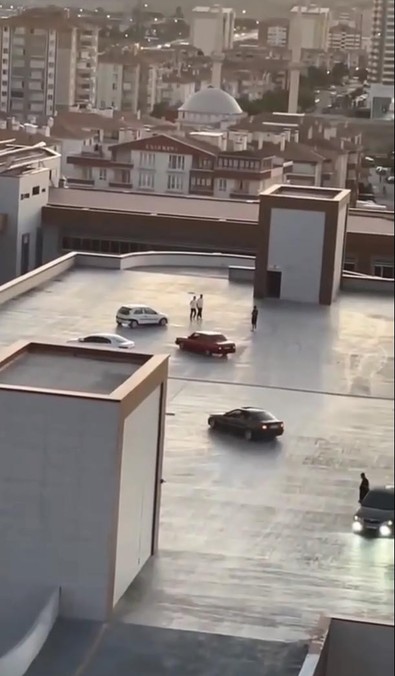 Ankara'da katlı hastane otoparkında drift atan sürücülere büyük para cezası! - Resim : 1
