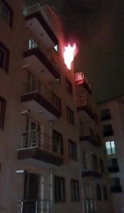 Kırıkkale’de 4 katlı apartmanda yangın paniği! - Resim : 2