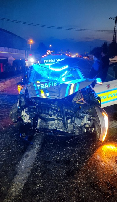 Kahramanmaraş’ta feci kaza! Polis otomobili ile hafif ticari araç çarpıştı: Ölü ve yaralılar var - Resim : 1