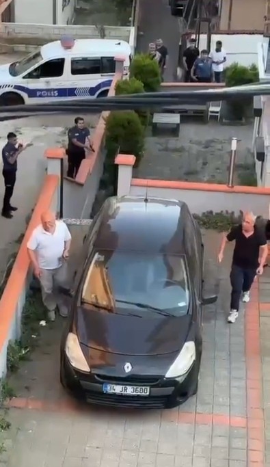Elinde bıçakla kaçıyordu! Konteynerda yakalandı! İlk sözü: "ablamı taciz ettiler" oldu! - Resim : 1