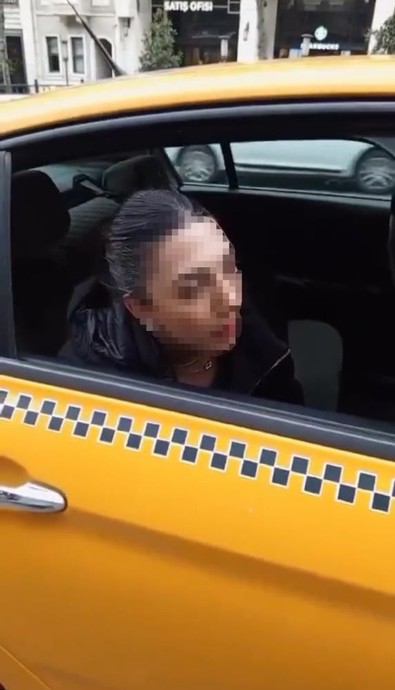 Yolcu olarak taksiye binen kadın ile taksici arasında ilginç kavga! "Beni dövüyor" - Resim : 1
