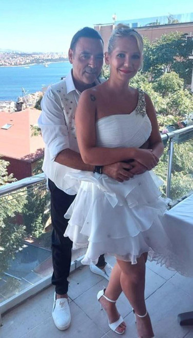 Ünlü oyuncu dördüncü kez nikah masasına oturdu - Resim : 1