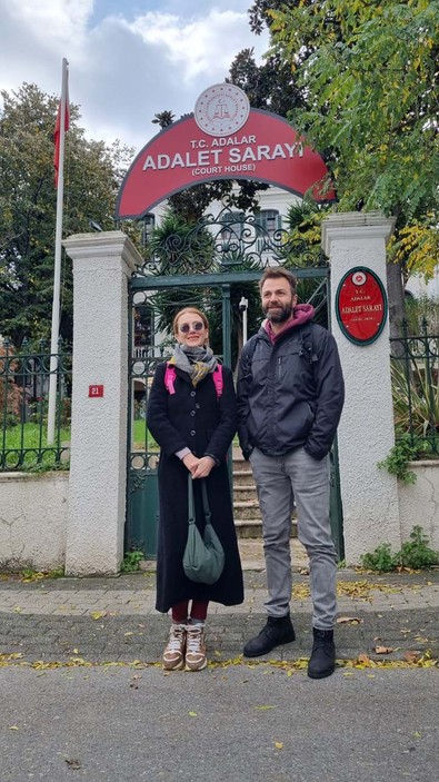 Ünlü oyuncu eşinden boşandı! Üç yıllık evlilik tek celsede bitti - Resim : 2